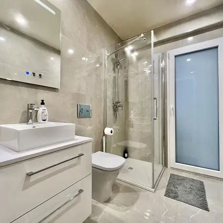 Cozy San Cristobal Apartment In Heart Of Alicante Exterior photo